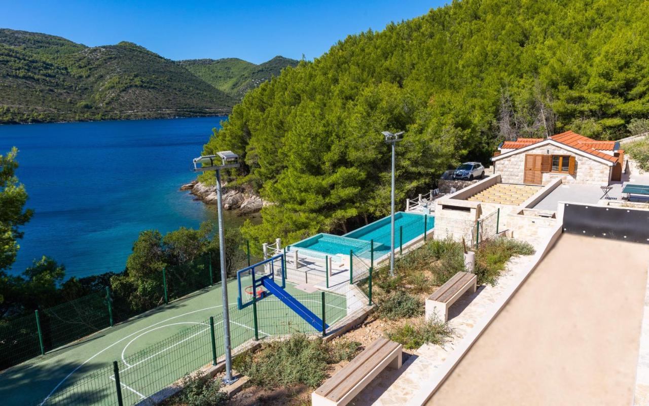 Beachfront Villa Brulupes In Secluded Bay Konstari Exterior foto